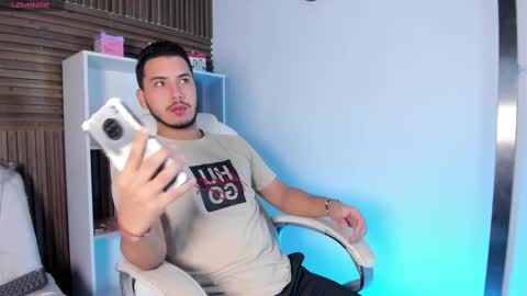 Snapshot of axel_grey_ chatting on October 9, 2025, 12:03 pm axel_grey_ online show from October 9, 2025, 12:03 pm