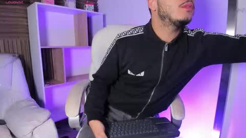 Snapshot of axel_grey_ chatting on October 10, 2025, 12:15 pm axel_grey_ online show from October 10, 2025, 12:15 pm