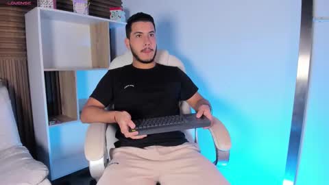 Snapshot of axel_grey_ chatting on October 12, 2025, 11:53 am axel_grey_ online show from October 12, 2025, 11:53 am