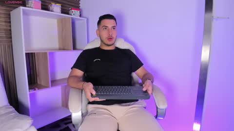 Snapshot of axel_grey_ chatting on October 18, 2025, 12:17 pm axel_grey_ online show from October 18, 2025, 12:17 pm