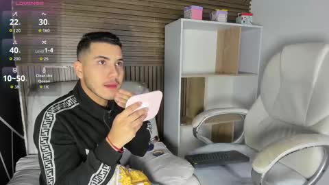 Snapshot of axel_grey_ chatting on October 19, 2025, 1:01 pm axel_grey_ online show from October 19, 2025, 1:01 pm