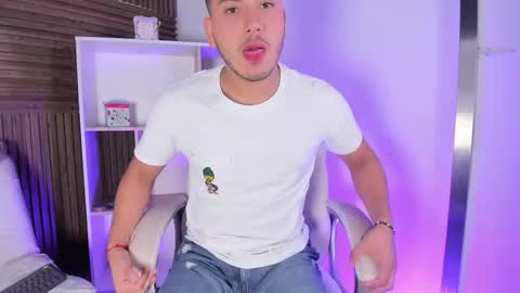 Snapshot of axel_grey_ chatting on October 21, 2025, 12:17 pm axel_grey_ online show from October 21, 2025, 12:17 pm