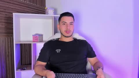 Snapshot of axel_grey_ chatting on October 24, 2025, 12:23 pm axel_grey_ online show from October 24, 2025, 12:23 pm