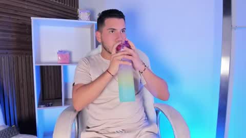 Snapshot of axel_grey_ chatting on October 29, 2025, 12:18 pm axel_grey_ online show from October 29, 2025, 12:18 pm