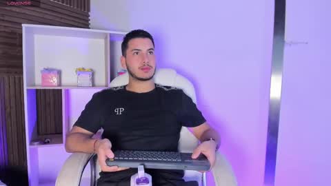 Snapshot of axel_grey_ chatting on November 2, 2025, 1:24 pm axel_grey_ online show from November 2, 2025, 1:24 pm