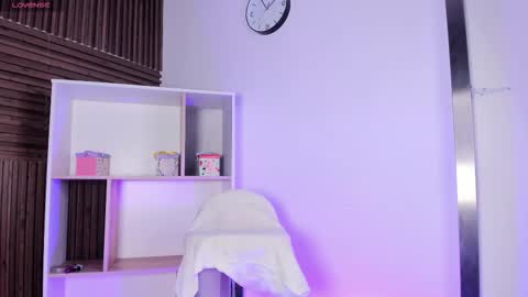 Snapshot of axel_grey_ chatting on November 5, 2025, 1:00 pm axel_grey_ online show from November 5, 2025, 1:00 pm