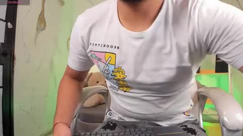 Snapshot of axel_grey_ chatting on November 10, 2025, 12:37 pm axel_grey_ online show from November 10, 2025, 12:37 pm