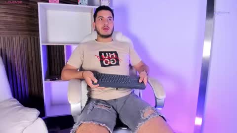 Snapshot of axel_grey_ chatting on November 12, 2025, 12:16 pm axel_grey_ online show from November 12, 2025, 12:16 pm