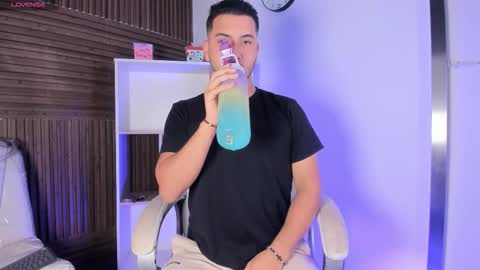 Snapshot of axel_grey_ chatting on November 14, 2025, 12:37 pm axel_grey_ online show from November 14, 2025, 12:37 pm