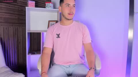 Snapshot of axel_grey_ chatting on November 20, 2025, 12:16 pm axel_grey_ online show from November 20, 2025, 12:16 pm