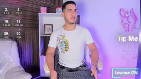 Snapshot of axel_grey_ chatting on November 21, 2025, 12:15 pm axel_grey_ online show from November 21, 2025, 12:15 pm