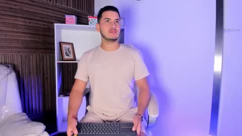 Snapshot of axel_grey_ chatting on November 25, 2025, 12:16 pm axel_grey_ online show from November 25, 2025, 12:16 pm