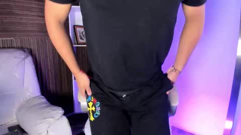 Snapshot of axel_grey_ chatting on November 29, 2025, 12:30 pm axel_grey_ online show from November 29, 2025, 12:30 pm