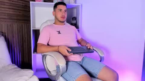 Snapshot of axel_grey_ chatting on December 2, 2025, 12:10 pm axel_grey_ online show from December 2, 2025, 12:10 pm