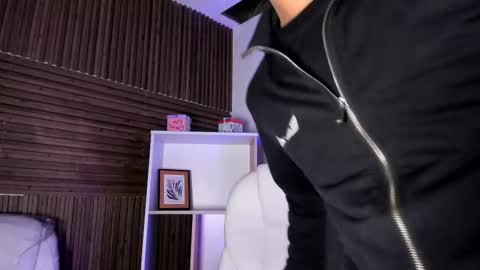 Snapshot of axel_grey_ chatting on December 5, 2025, 12:25 pm axel_grey_ online show from December 5, 2025, 12:25 pm