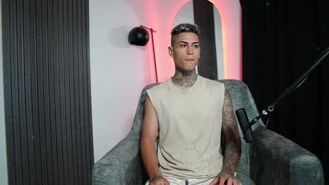 Snapshot of axel_villa chatting on February 4, 2025, 12:40 am Agustin online show from February 4, 2025, 12:40 am