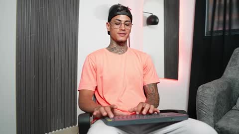 Snapshot of axel_villa chatting on February 27, 2025, 9:25 pm Agustin online show from February 27, 2025, 9:25 pm