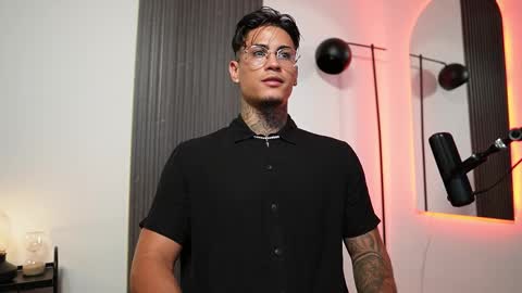 Snapshot of axel_villa chatting on September 23, 2025, 8:45 pm Agustin online show from September 23, 2025, 8:45 pm
