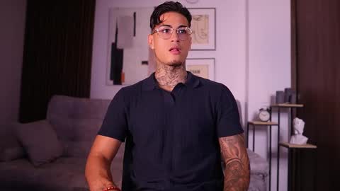 Snapshot of axel_villa chatting on September 27, 2025, 8:47 pm Agustin online show from September 27, 2025, 8:47 pm