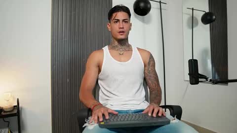 Snapshot of axel_villa chatting on October 3, 2025, 8:28 pm Agustin online show from October 3, 2025, 8:28 pm