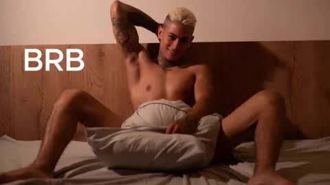 Snapshot of axel_villa chatting on October 10, 2025, 9:03 pm Agustin online show from October 10, 2025, 9:03 pm