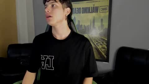 Snapshot of axelraven chatting on December 2, 2024, 1:35 pm Axel Raven online show from December 2, 2024, 1:35 pm