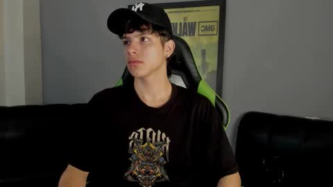 Snapshot of axelraven chatting on December 4, 2024, 2:15 pm Axel Raven online show from December 4, 2024, 2:15 pm