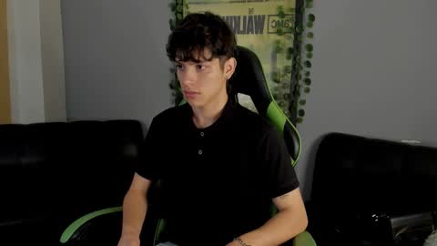 Snapshot of axelraven chatting on December 5, 2024, 2:22 pm Axel Raven online show from December 5, 2024, 2:22 pm