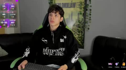 Snapshot of axelraven chatting on December 10, 2024, 2:06 pm Axel Raven online show from December 10, 2024, 2:06 pm