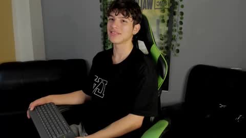 Snapshot of axelraven chatting on December 12, 2024, 2:22 pm Axel Raven online show from December 12, 2024, 2:22 pm