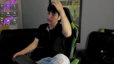 Snapshot of axelraven chatting on December 16, 2024, 1:22 pm Axel Raven online show from December 16, 2024, 1:22 pm