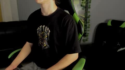 Snapshot of axelraven chatting on December 24, 2024, 2:22 pm Axel Raven online show from December 24, 2024, 2:22 pm