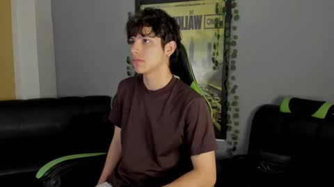 Snapshot of axelraven chatting on December 26, 2024, 2:05 pm Axel Raven online show from December 26, 2024, 2:05 pm