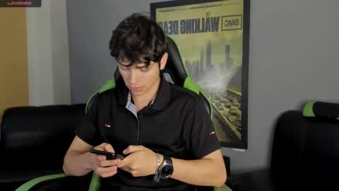 Snapshot of axelraven chatting on December 31, 2024, 1:30 pm Axel Raven online show from December 31, 2024, 1:30 pm