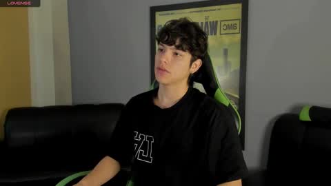 Snapshot of axelraven chatting on January 2, 2025, 2:02 pm Axel Raven online show from January 2, 2025, 2:02 pm