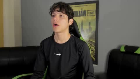 Snapshot of axelraven chatting on January 7, 2025, 1:35 pm Axel Raven online show from January 7, 2025, 1:35 pm