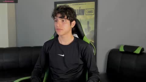 Snapshot of axelraven chatting on January 7, 2025, 4:37 pm Axel Raven online show from January 7, 2025, 4:37 pm