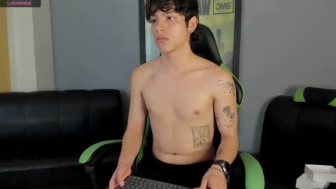 Snapshot of axelraven chatting on January 8, 2025, 4:54 pm Axel Raven online show from January 8, 2025, 4:54 pm