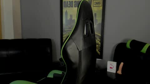 Snapshot of axelraven chatting on January 9, 2025, 4:17 pm Axel Raven online show from January 9, 2025, 4:17 pm