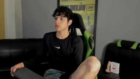 Snapshot of axelraven chatting on January 10, 2025, 12:58 pm Axel Raven online show from January 10, 2025, 12:58 pm