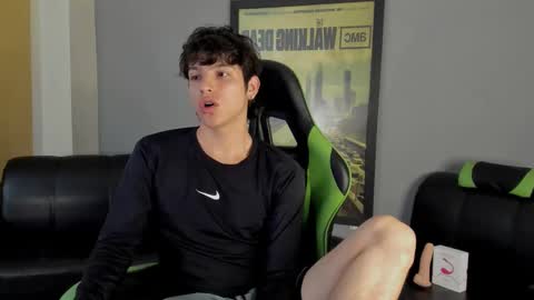 Snapshot of axelraven chatting on January 10, 2025, 3:58 pm Axel Raven online show from January 10, 2025, 3:58 pm