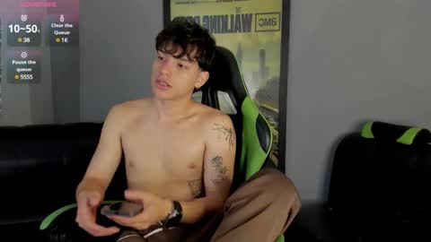 Snapshot of axelraven chatting on January 21, 2025, 2:59 pm Axel Raven online show from January 21, 2025, 2:59 pm