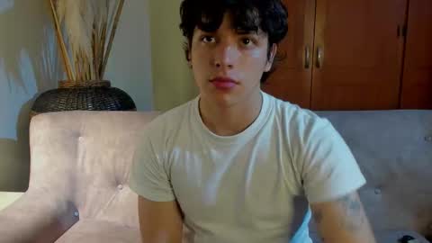 Snapshot of axelraven chatting on September 18, 2025, 5:48 pm Axel Raven online show from September 18, 2025, 5:48 pm