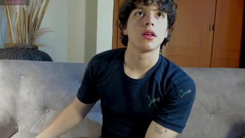 Snapshot of axelraven chatting on October 3, 2025, 4:15 pm Axel Raven online show from October 3, 2025, 4:15 pm