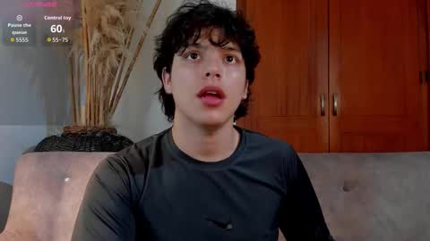 Snapshot of axelraven chatting on October 9, 2025, 7:45 pm Axel Raven online show from October 9, 2025, 7:45 pm