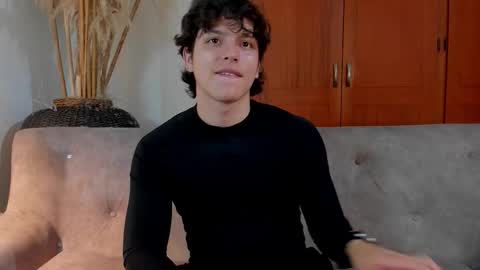 Snapshot of axelraven chatting on October 16, 2025, 7:37 pm Axel Raven online show from October 16, 2025, 7:37 pm