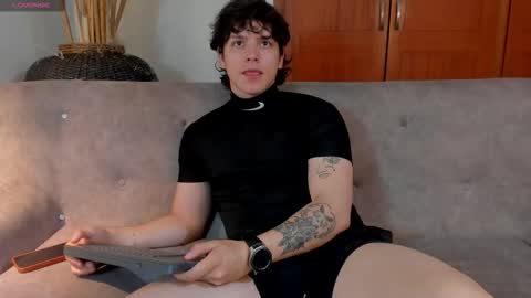 Snapshot of axelraven chatting on October 21, 2025, 7:58 pm Axel Raven online show from October 21, 2025, 7:58 pm