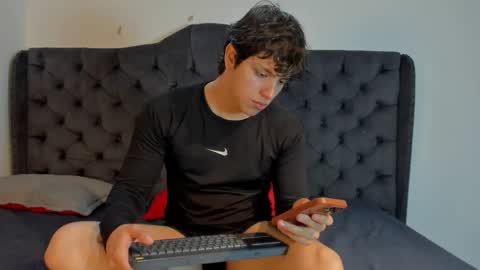 Snapshot of axelraven chatting on December 15, 2025, 7:51 pm Axel Raven online show from December 15, 2025, 7:51 pm