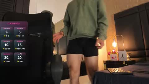 Snapshot of axelthompsom chatting on October 2, 2025, 11:39 am Axel Thompsom online show from October 2, 2025, 11:39 am