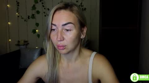 Snapshot of ay_kiss_jully chatting on October 5, 2025, 5:22 pm Jully online show from October 5, 2025, 5:22 pm